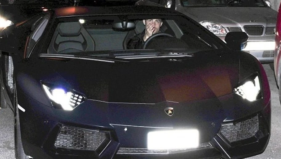 Choáng váng với dàn siêu xe của Cristiano Ronaldo ảnh 7